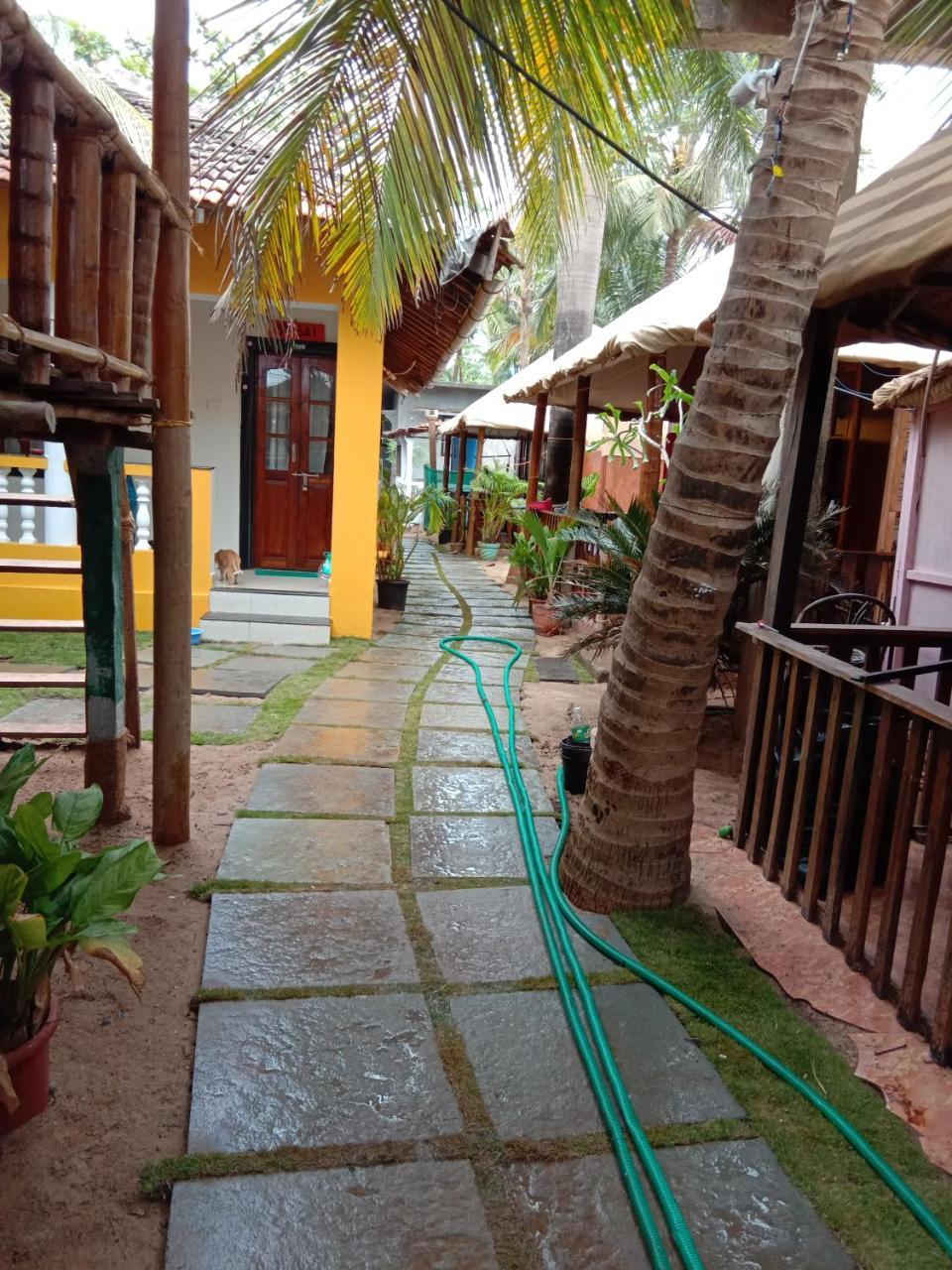 Hotel Namaste Beach Huts à Patnem Beach Extérieur photo